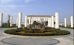 从鸿运国际"雕塑与石韵文化展"看文创增进企业转型