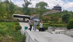 <b>不畏酷暑，，，，，旅行指导促提升</b>