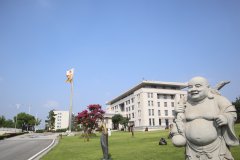 走进历史，，，，感受名人魅力|品味名人雕塑的奇异韵味