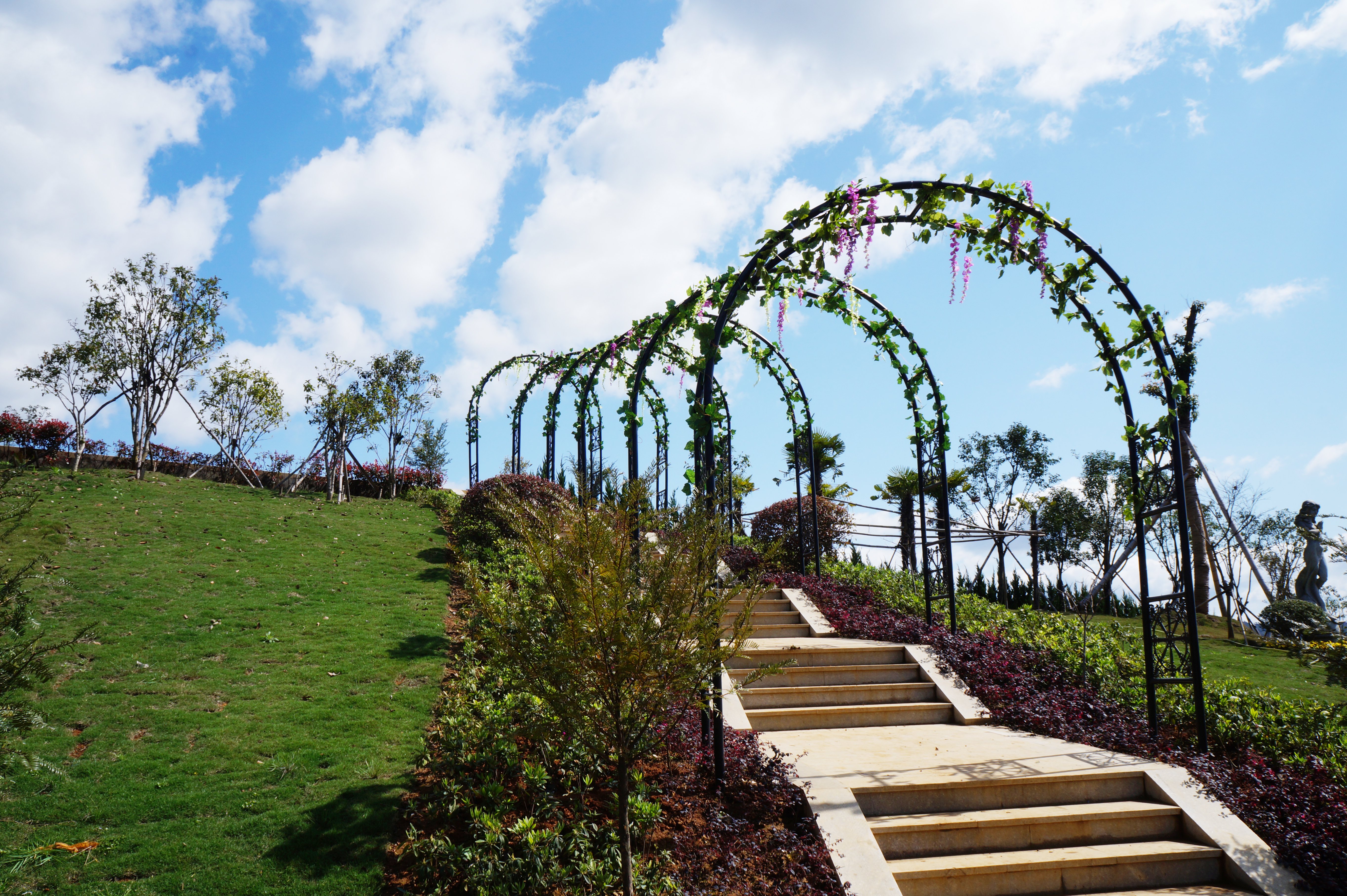 老旧公墓怎样刷新：以文化为魂，，，，，，融入现代都会